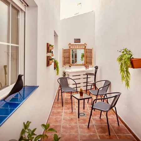 New Gr0-flat With Private Backyard In Center Malaga